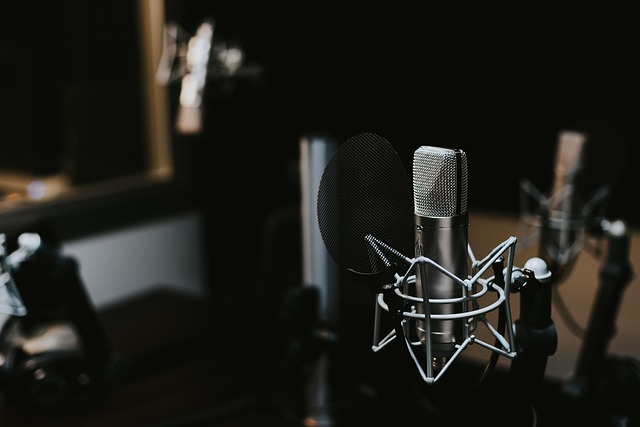 rent a podcast studio in dubai with Dubai Podcast Hub